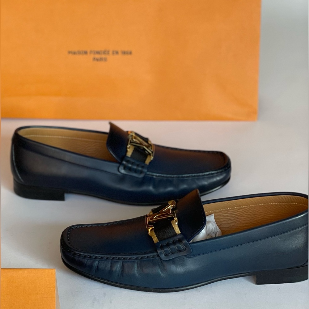 Pre loved Authentic Mens Louis Vuitton loafers 7.5 in Navy blue